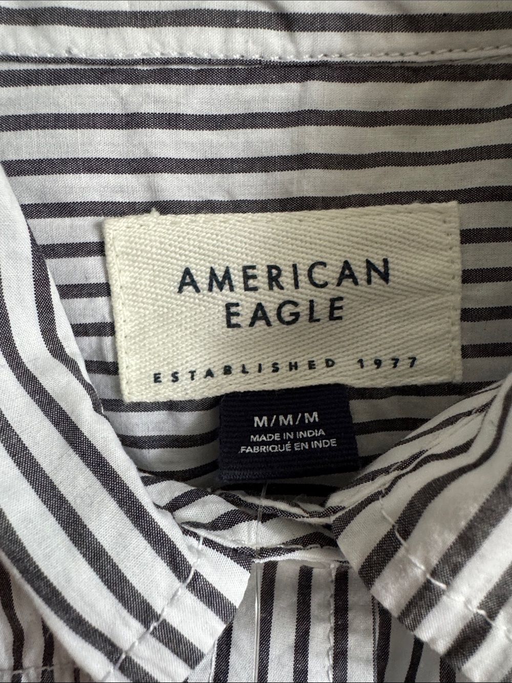 NWT American Eagle Outfitters Cropped Perfect Button-Up Shirt Sz M - Picture 2 of 6